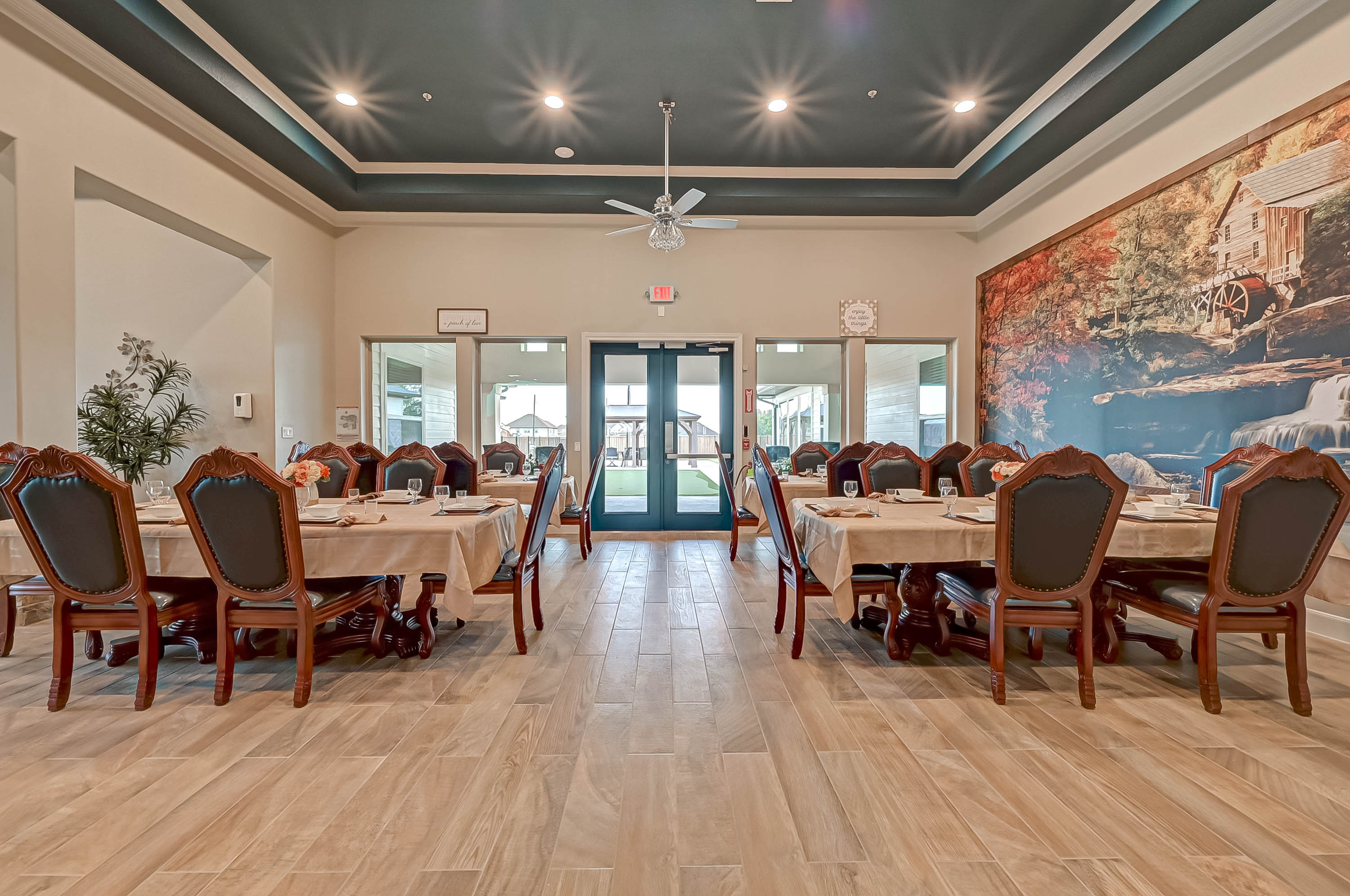 Dining room at Affectionate Care with fresh, healthy meals